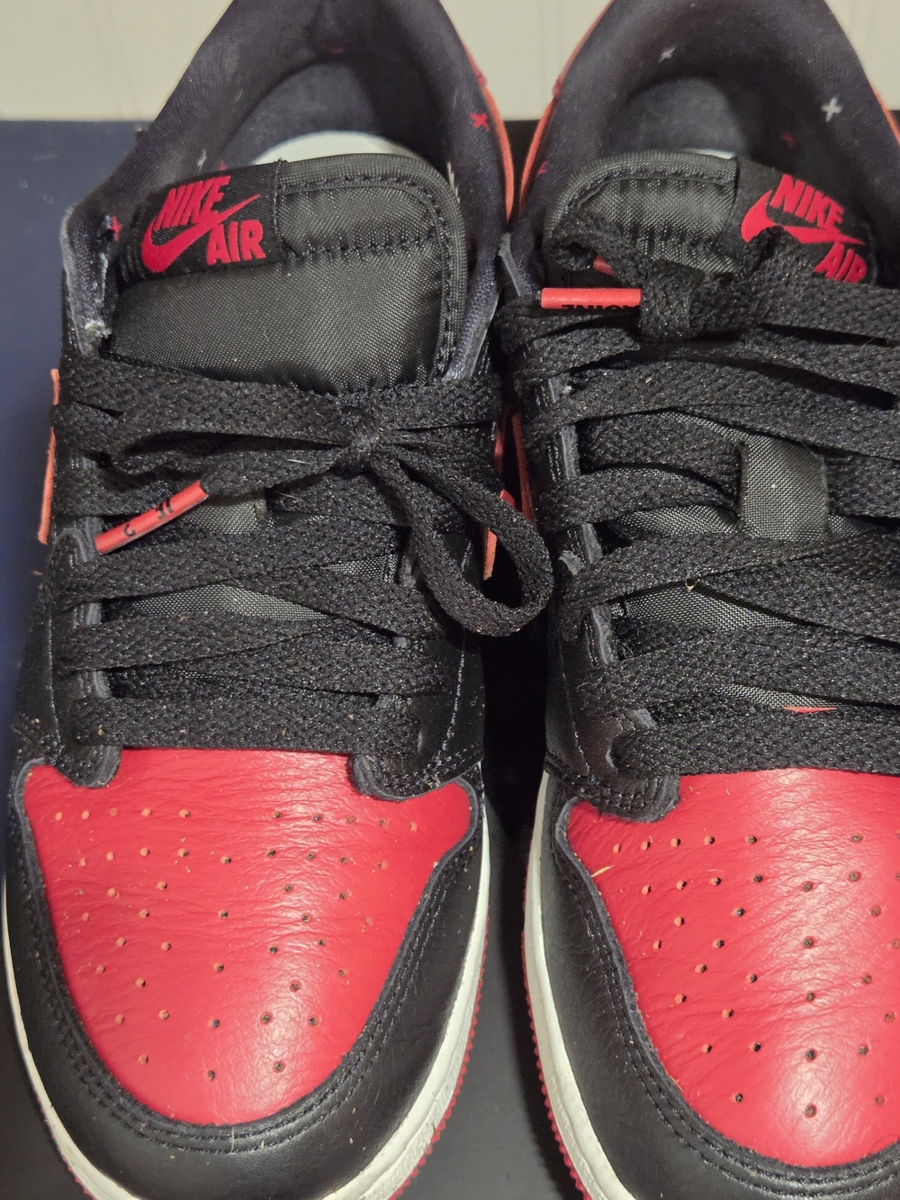 Nike Air Kids' Black & Red Low-Top Sneakers